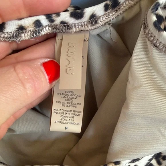 SKIMS Signature Swim Scoop Neck One Piece - Picture 7 of 10